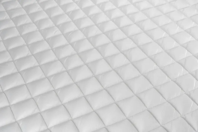 Ensemble Matelas Sommier 140x190 cm - Sommier Blanc (déjà monté) - Vitalmemo One
